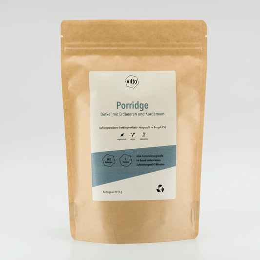 Porridge mit Dinkel, Erdbeere und Kardamom