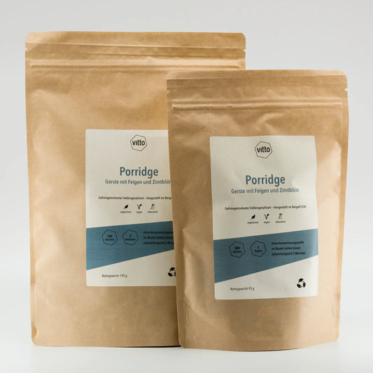 Porridge mit Gerste, Feige und Zimtblüte